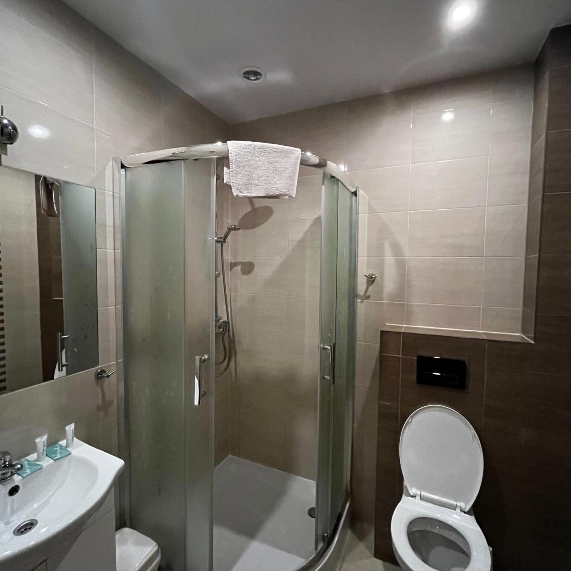 Valda House Hotell Rybie Eksteriør bilde